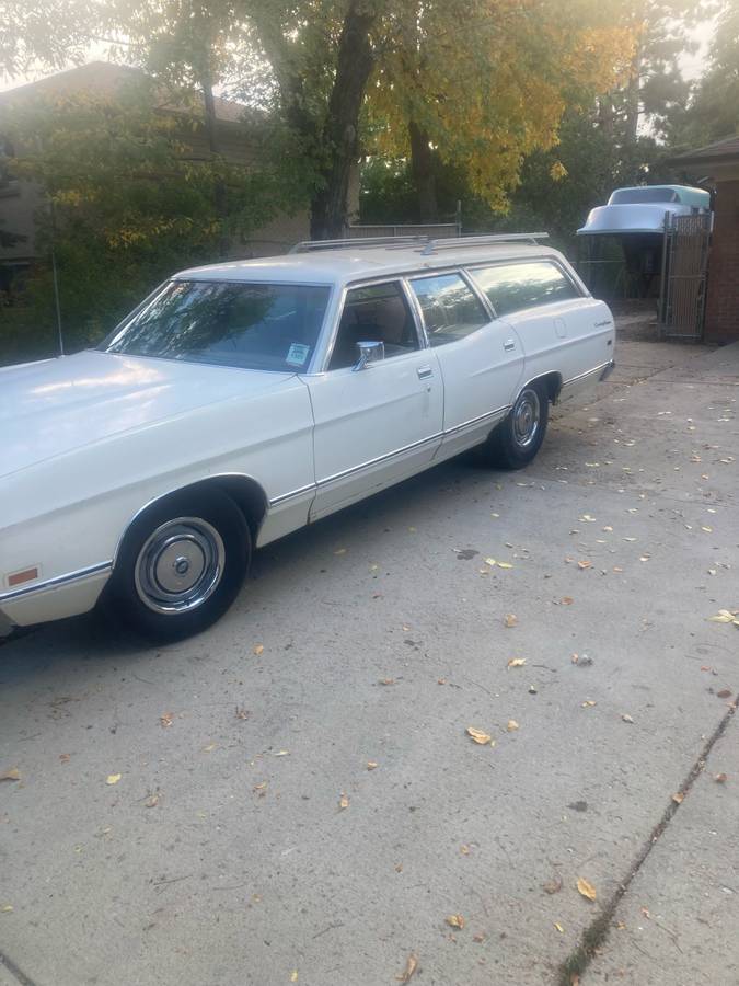 Ford-station-wagon-1971-white-11