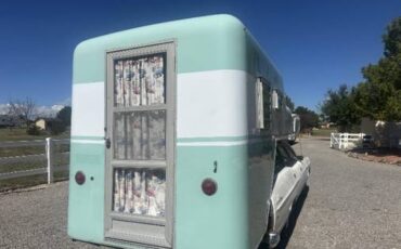 Ford-station-wagon-1971-white-2