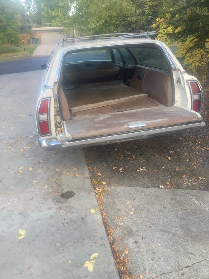 Ford-station-wagon-1971-white-6