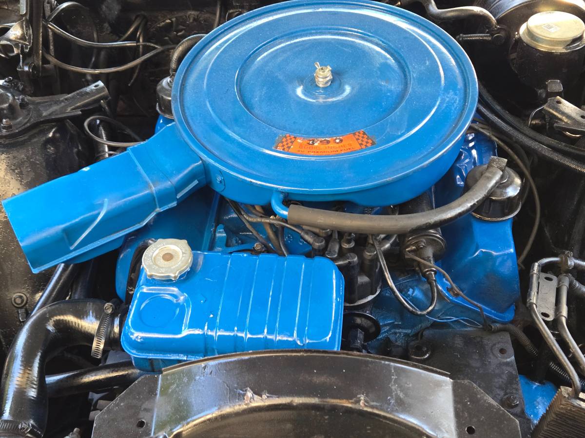 Ford-t-bird-1966-white-18