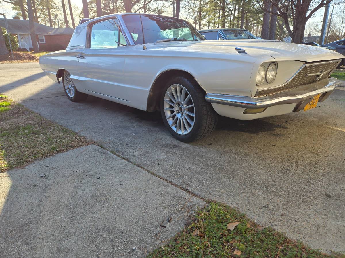 Ford-t-bird-1966-white-19