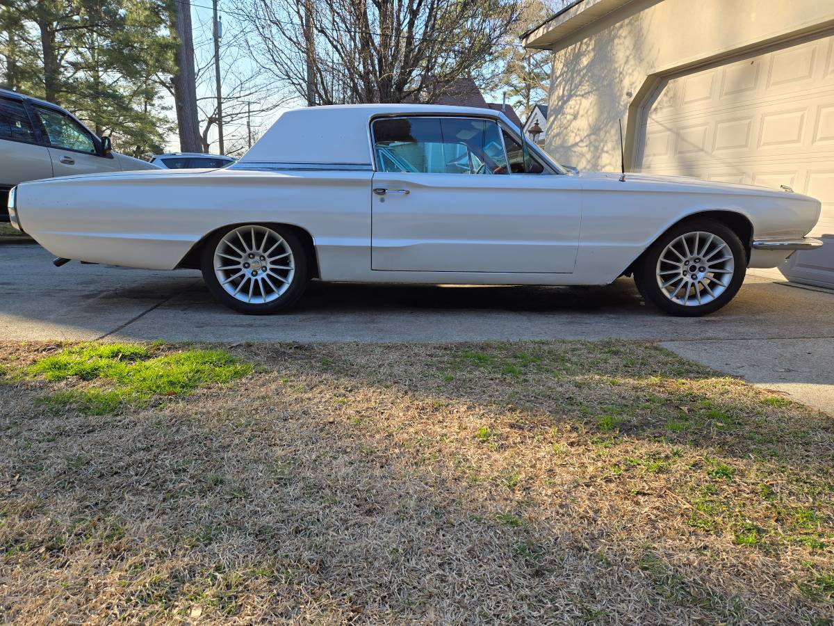 Ford-t-bird-1966-white-21