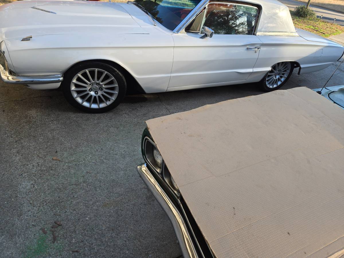 Ford-t-bird-1966-white-3