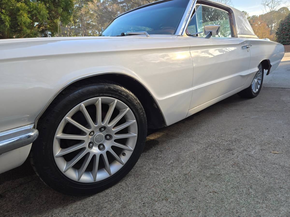 Ford-t-bird-landau-1966-white-13