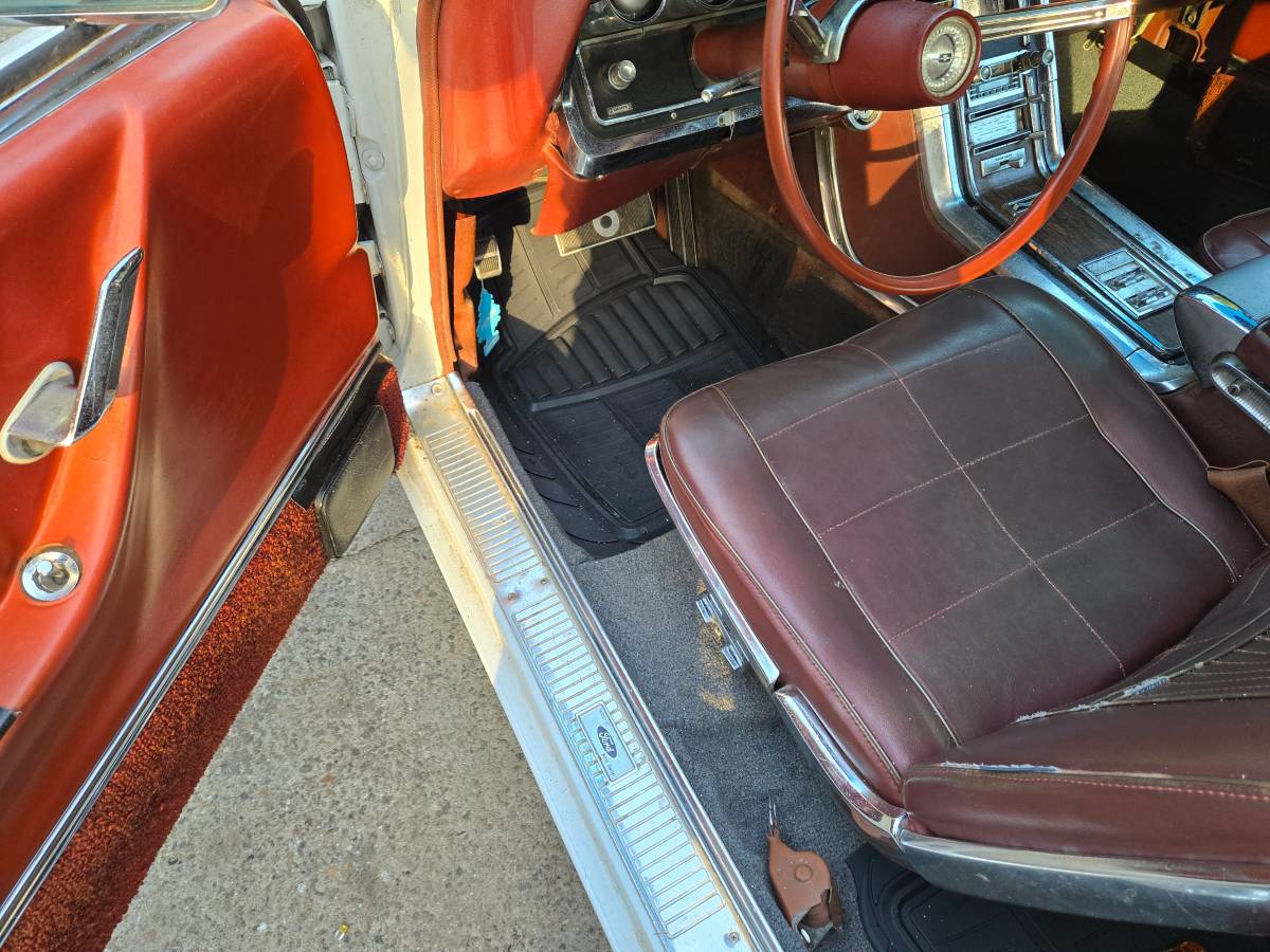 Ford-t-bird-landau-1966-white-16