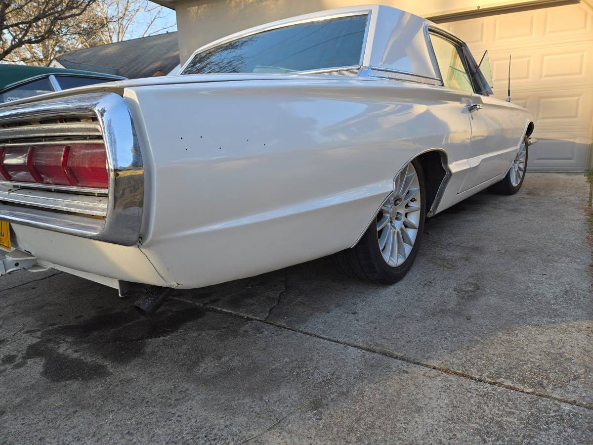 Ford-t-bird-landau-1966-white-18