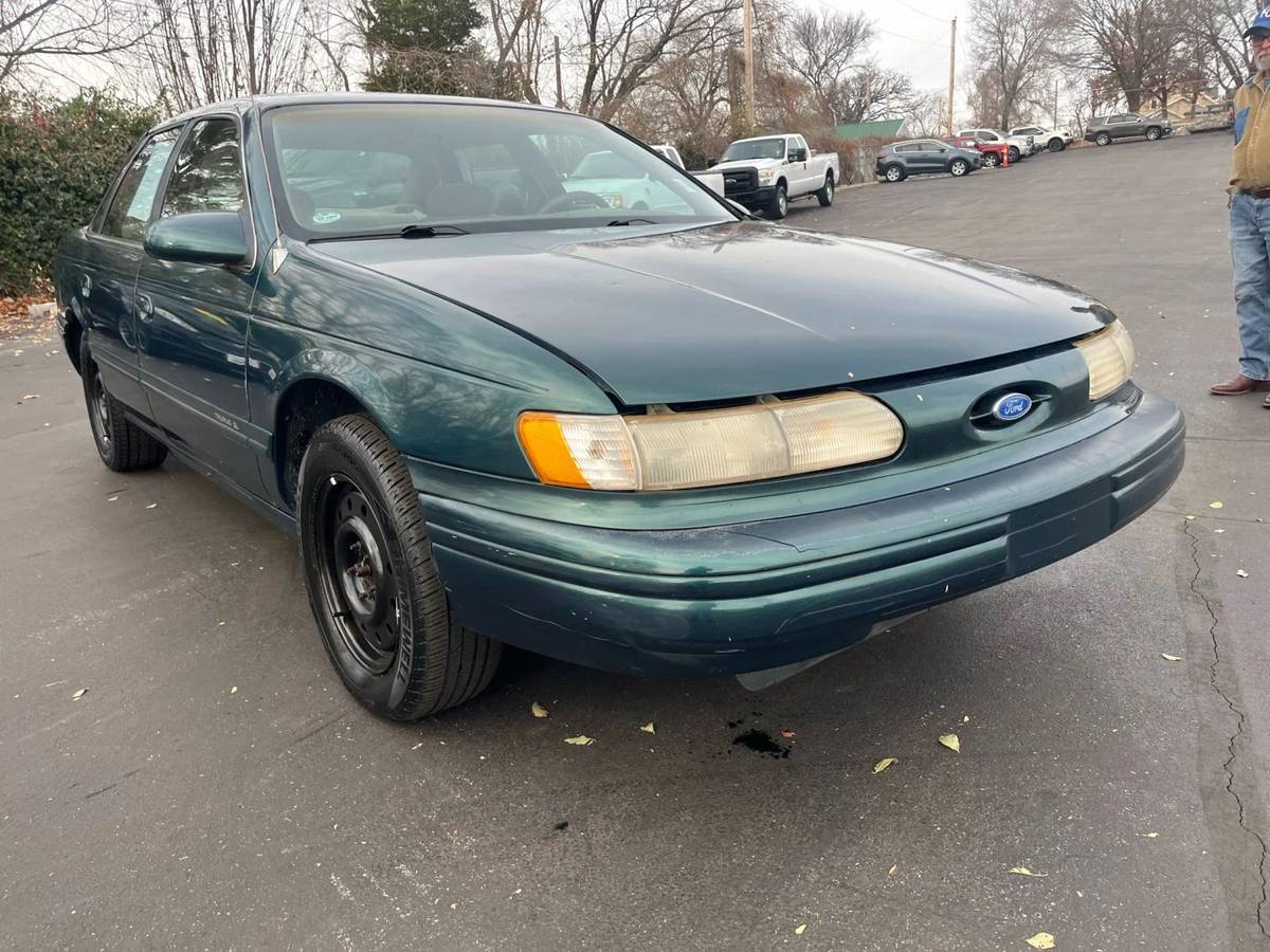 Ford-taurus-1995-green-2