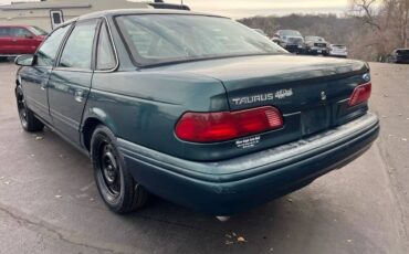 Ford-taurus-1995-green