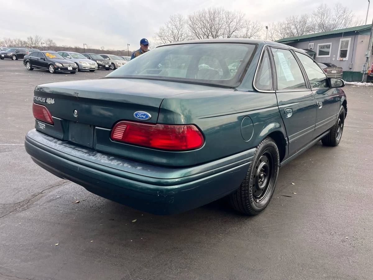 Ford-taurus-1995-green-6