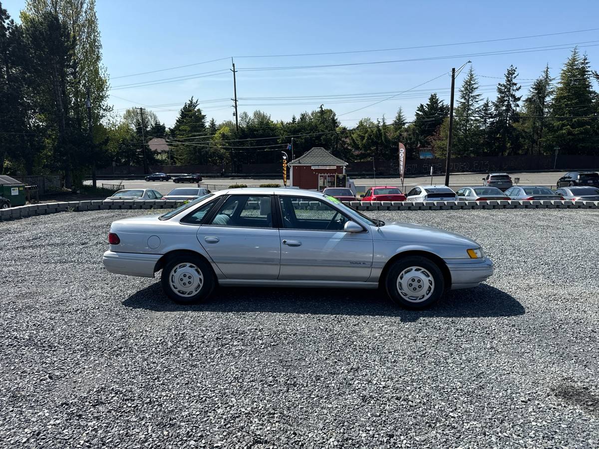 Ford-taurus-1995-grey-1