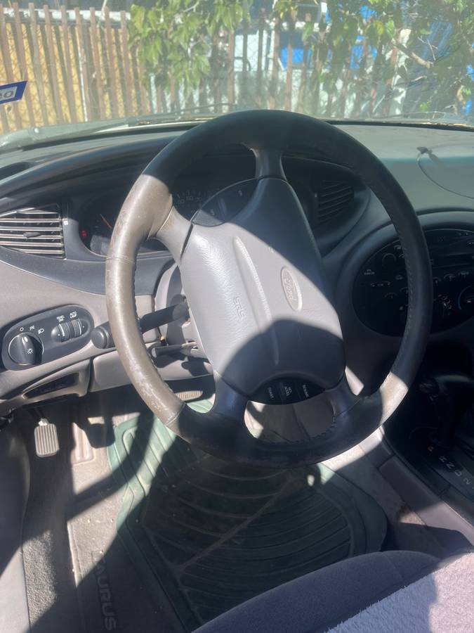 Ford-taurus-1996-white-3