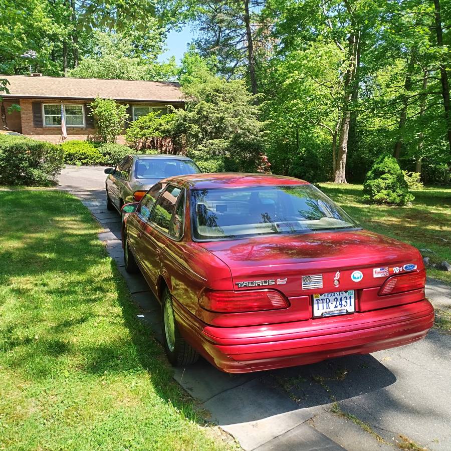 Ford-taurus-gl-1995-red-2