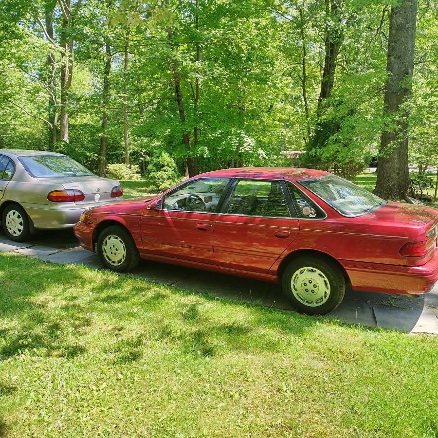 Ford-taurus-gl-1995-red