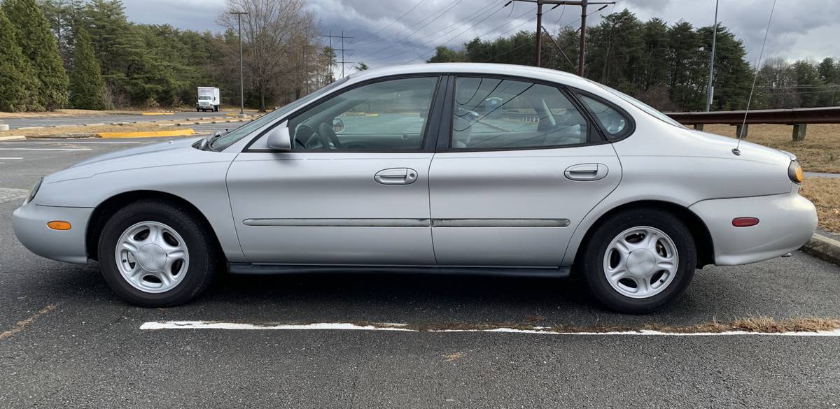 Ford-taurus-gl-1996-silver-1