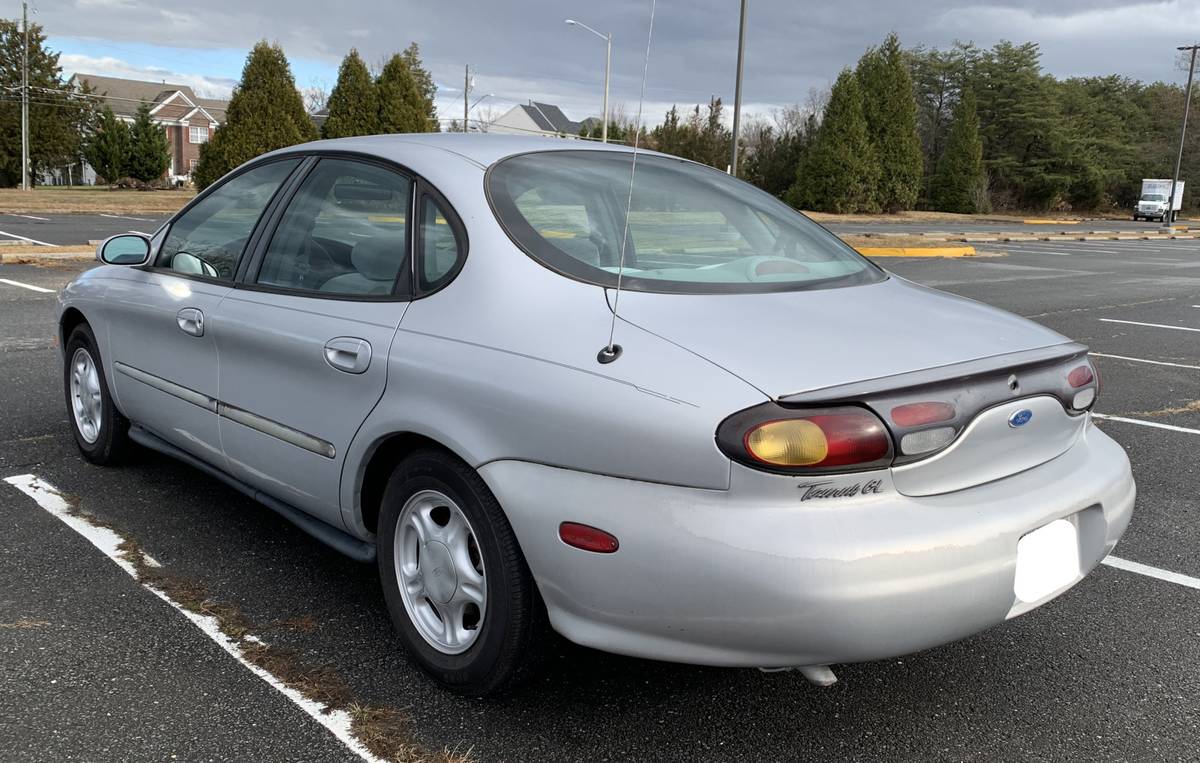 Ford-taurus-gl-1996-silver-2