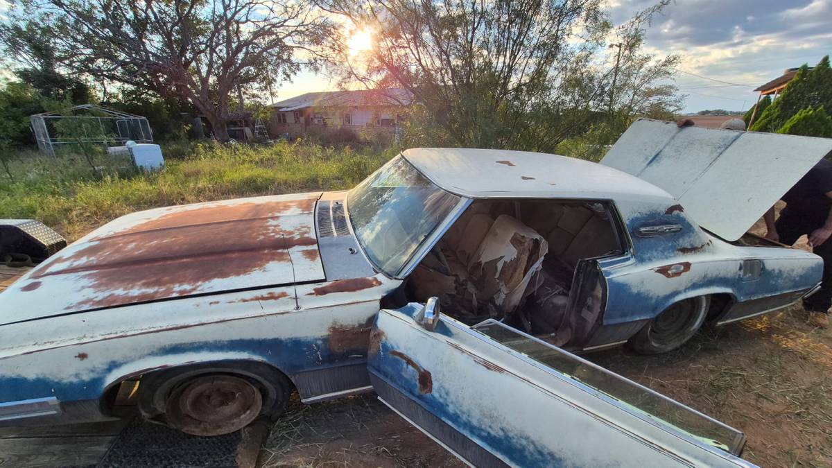 Ford-thunderbird-coupe-1969-blue