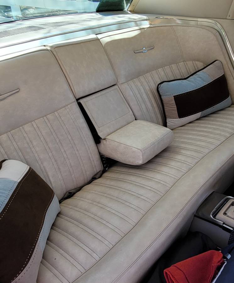 Ford-thunderbird-tudor-landau-1967-custom-4