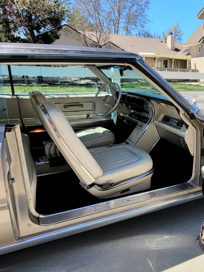 Ford-thunderbird-tudor-landau-1967-custom-41