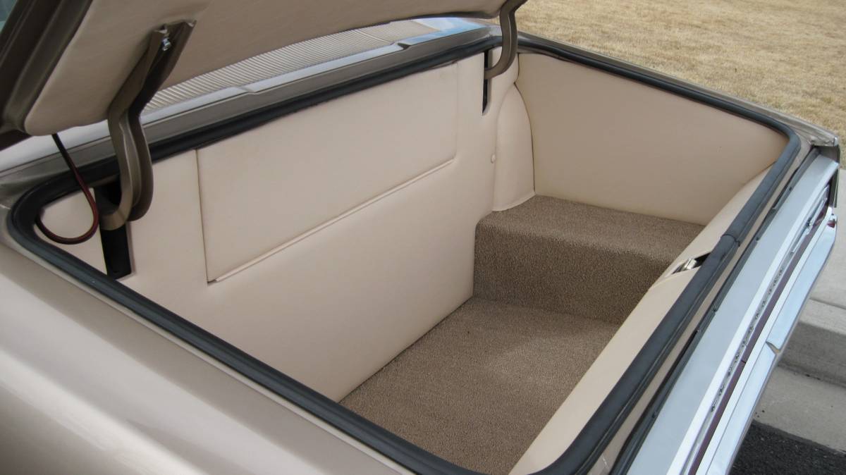 Ford-thunderbird-tudor-landau-1967-custom-6