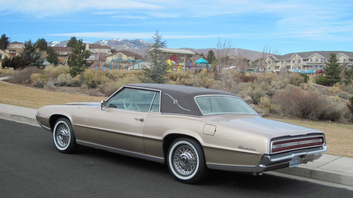 Ford-thunderbird-tudor-landau-1967-custom