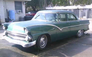Ford-town-sedan-1955-green-1