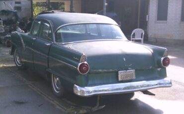 Ford-town-sedan-1955-green-3