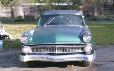 Ford-town-sedan-1955-green
