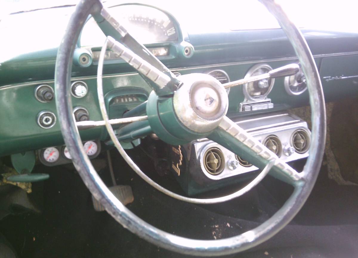 Ford-town-sedan-1955-green-5