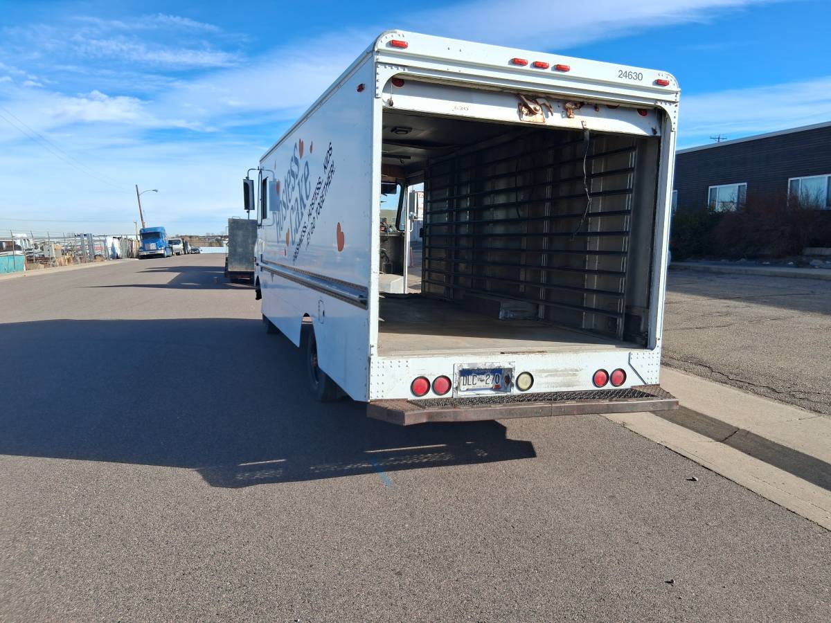 Ford-transit-t250-cargo-van-diesel-1986-white-1