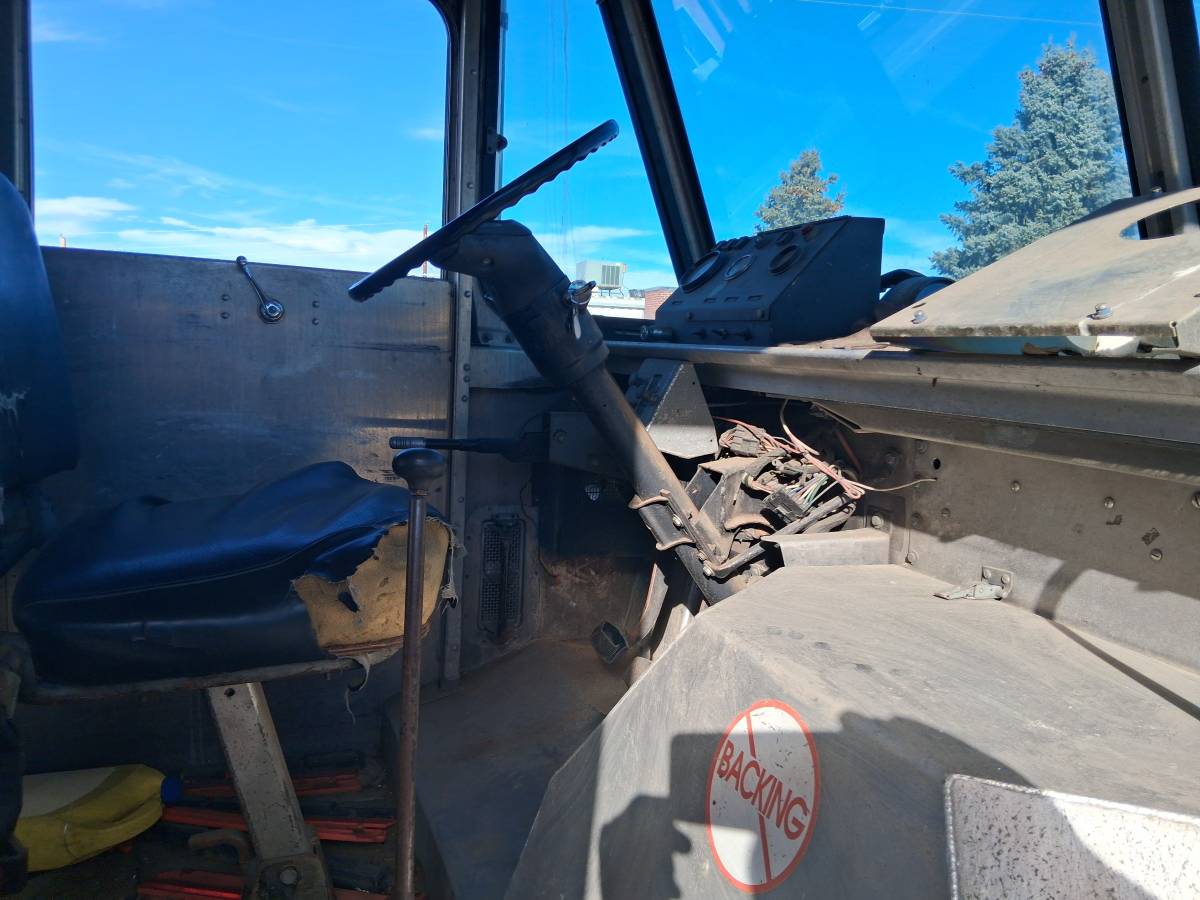 Ford-transit-t250-cargo-van-diesel-1986-white-4