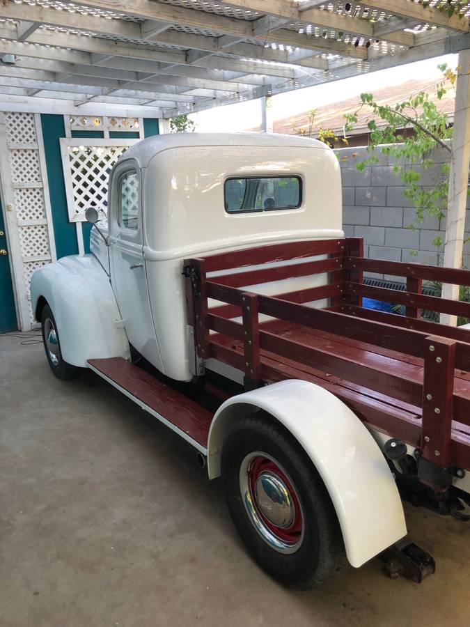 Ford-truck-1946-white-14