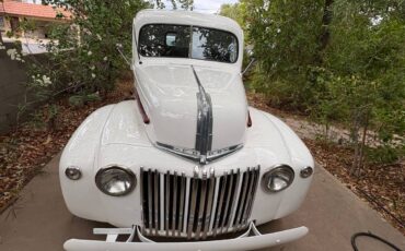 Ford-truck-1946-white-2