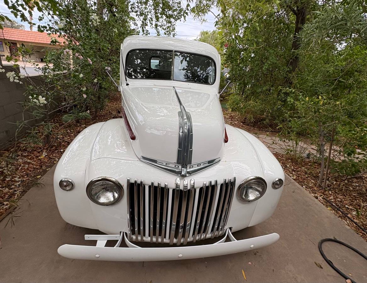 Ford-truck-1946-white-2