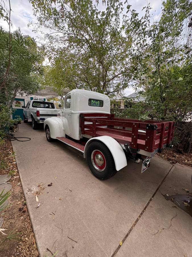 Ford-truck-1946-white-4