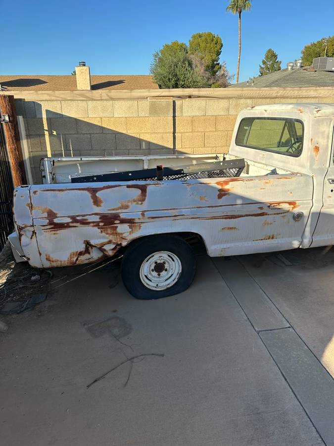 Ford-truck-1967-white-1