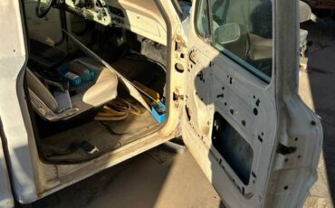 Ford-truck-1967-white-10