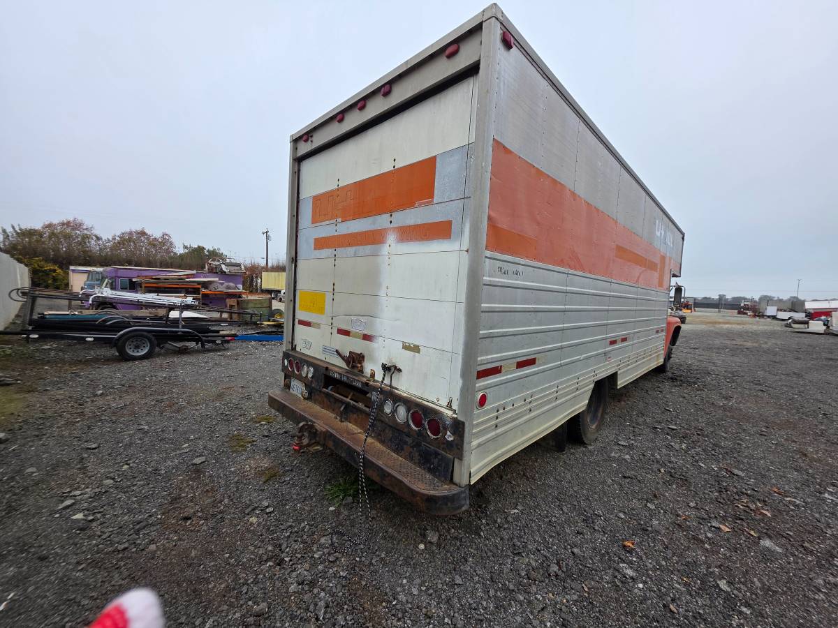Ford-uhaul-box-truck-1972-3