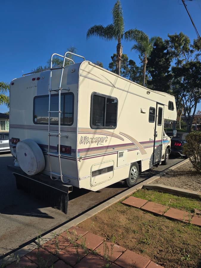 Ford-ultra-1995-white-13