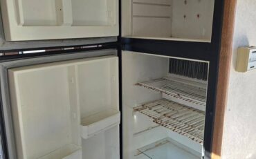 Ford-ultra-1995-white-2