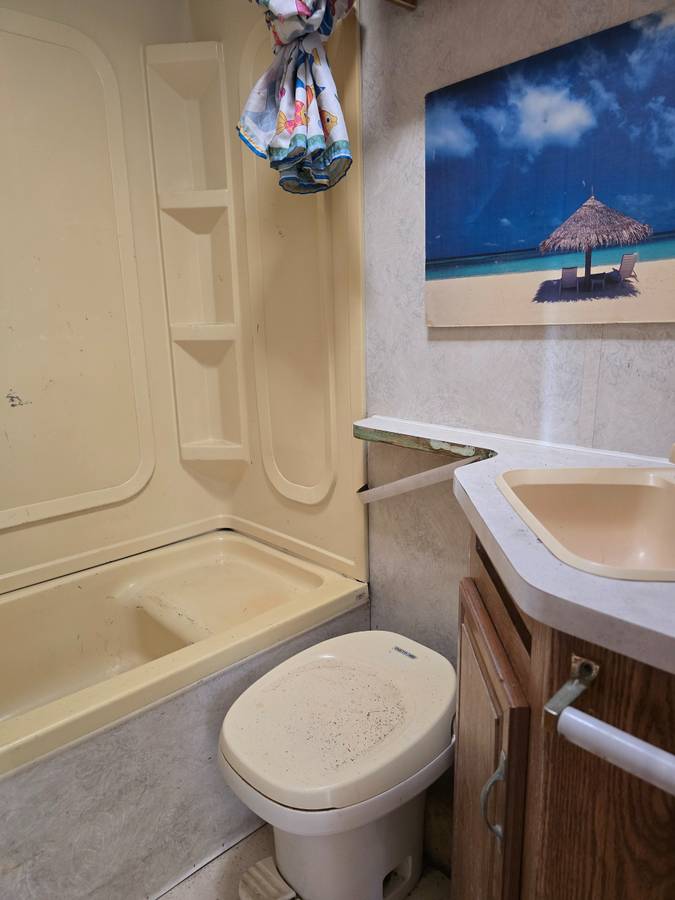 Ford-ultra-1995-white-3