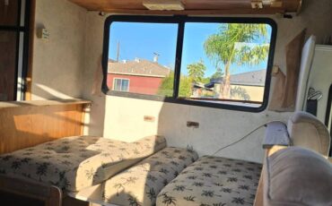 Ford-ultra-1995-white-4