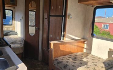 Ford-ultra-1995-white-5