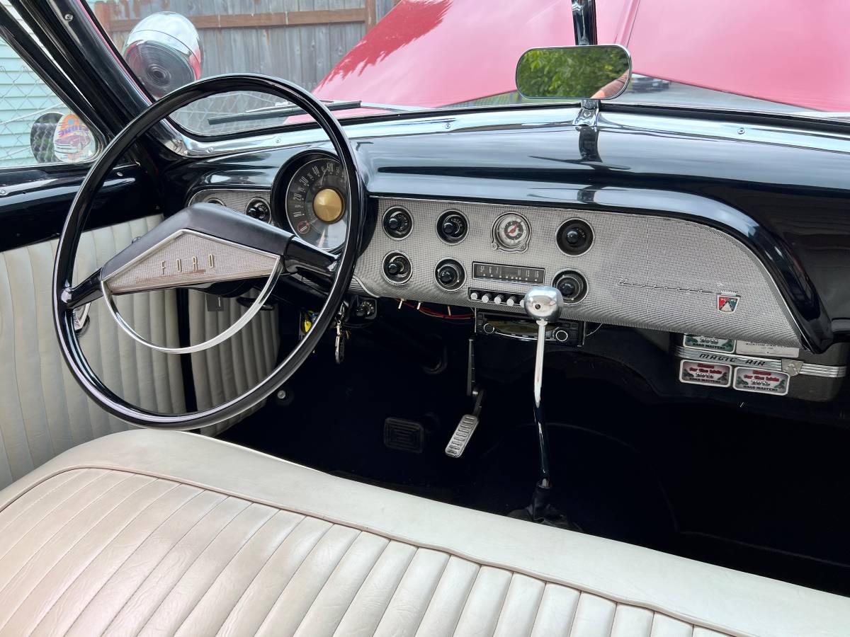 Ford-victoria-custom-shoebox-1951-red-40