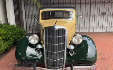 Ford-woody-deluxe.-1935-1