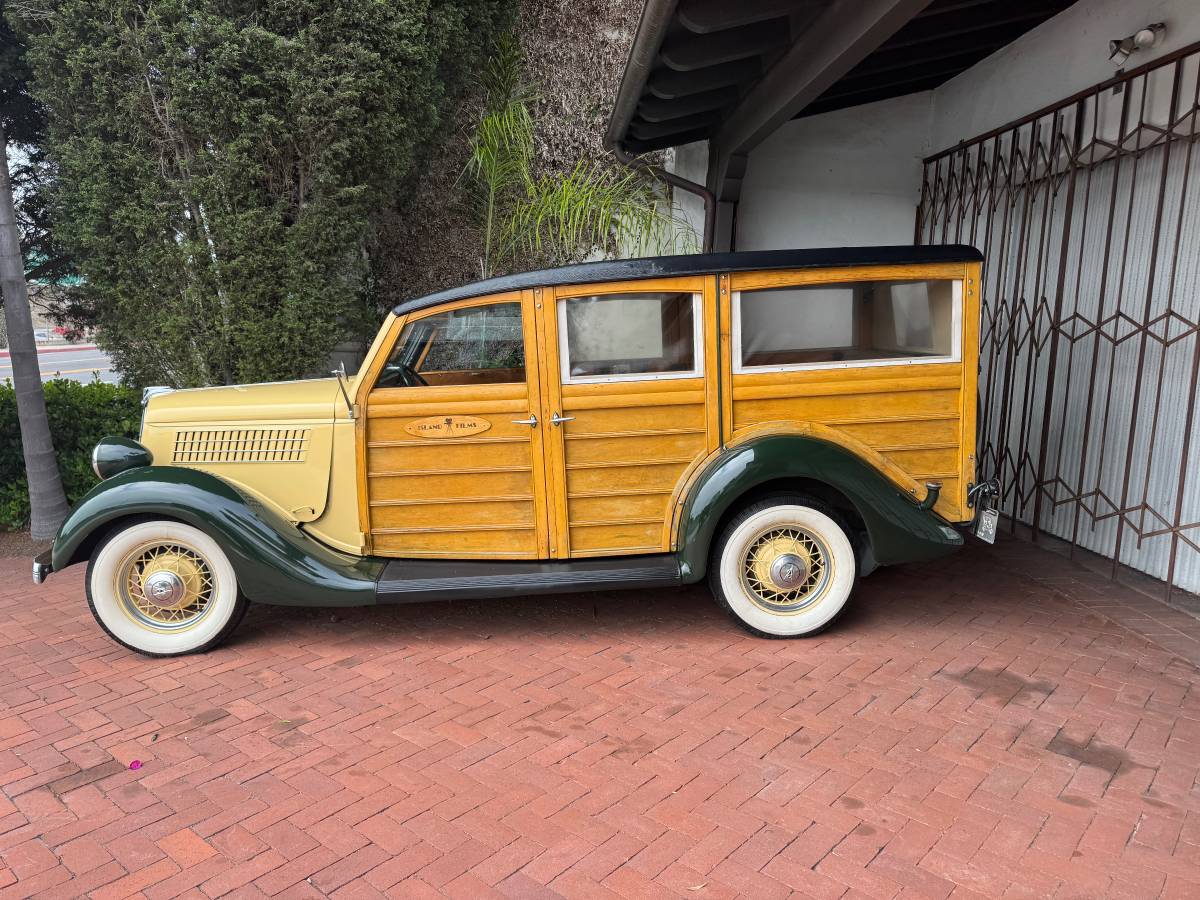 Ford-woody-deluxe.-1935-10