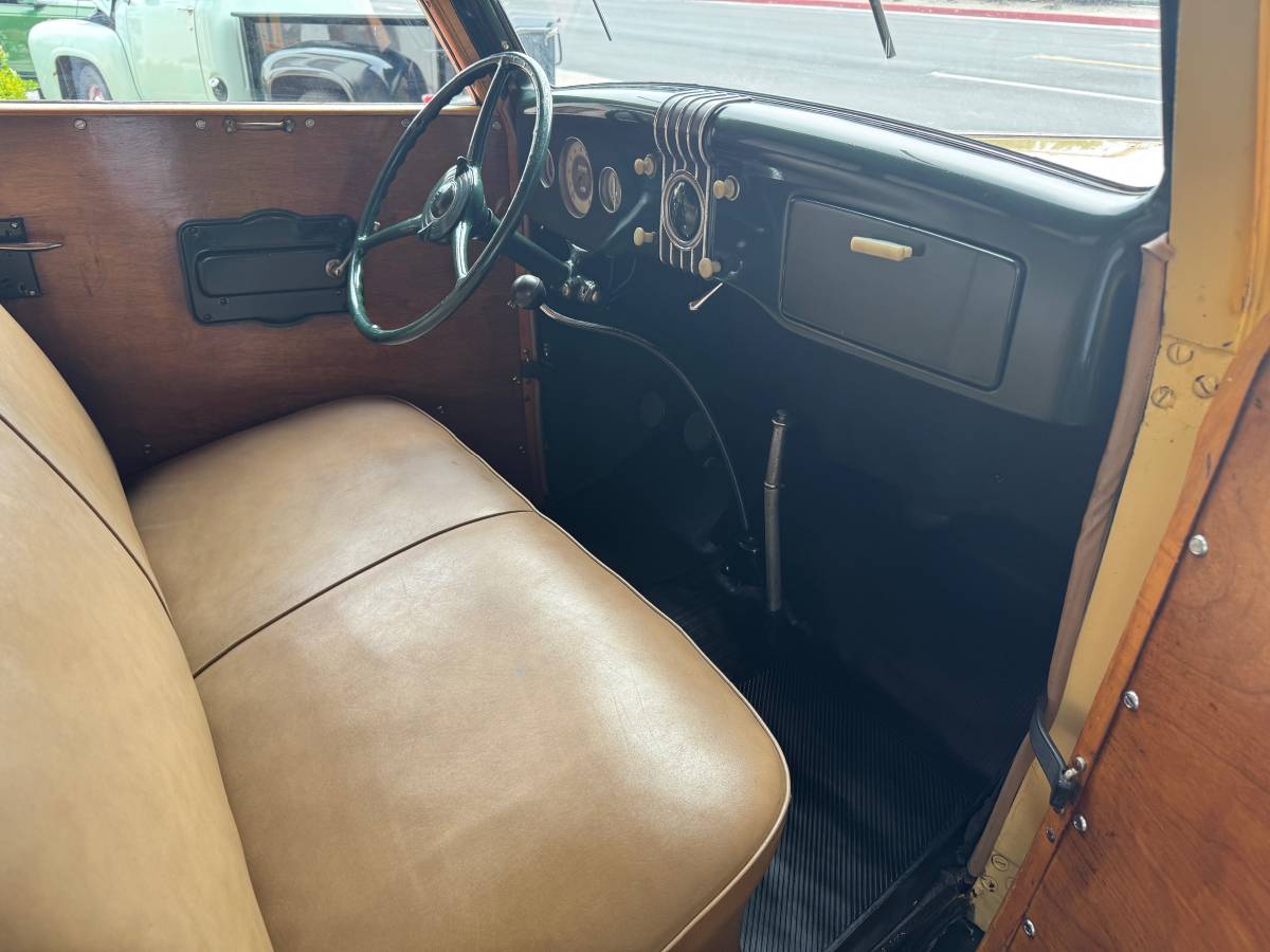 Ford-woody-deluxe.-1935-11