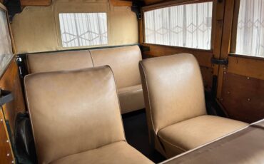 Ford-woody-deluxe.-1935-12