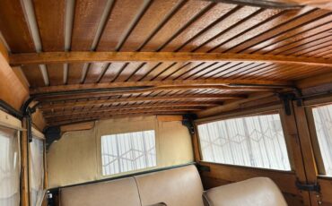 Ford-woody-deluxe.-1935-13