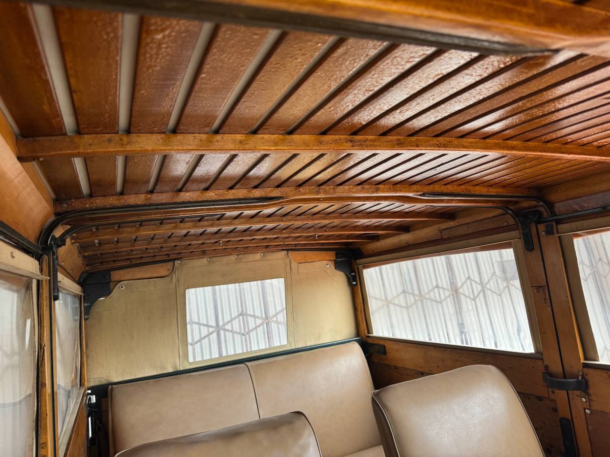 Ford-woody-deluxe.-1935-13