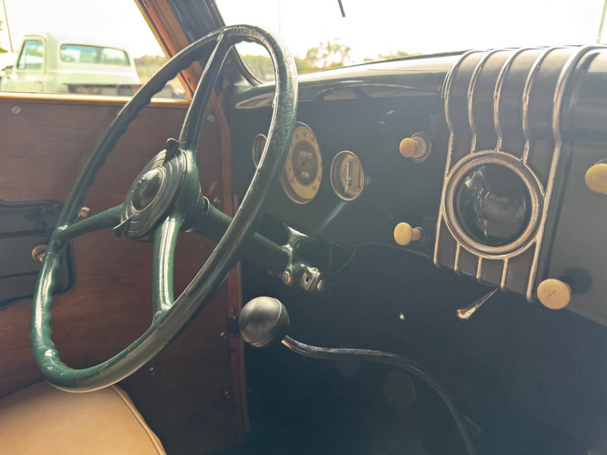 Ford-woody-deluxe.-1935-14